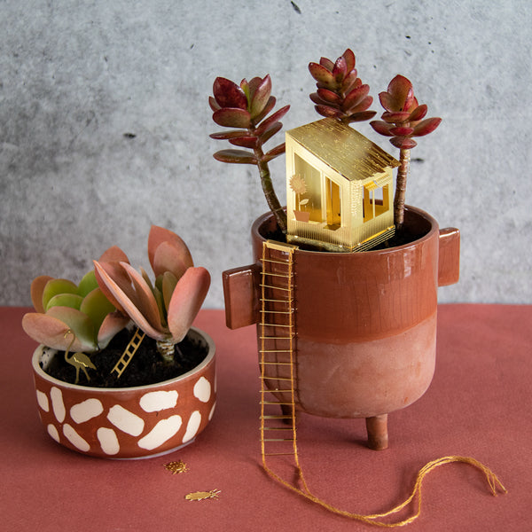 Tiny treehouse (for your plants)