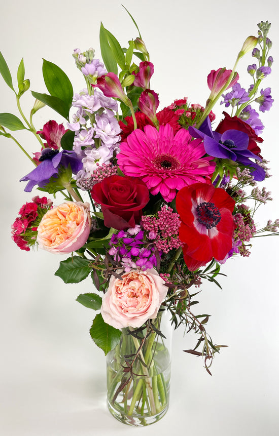 Beautiful fresh flower vase arrangement warkworth matakana mangawhai anenome rose stock